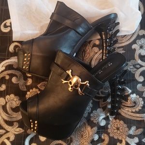 Show Story skull open toe platform heels.